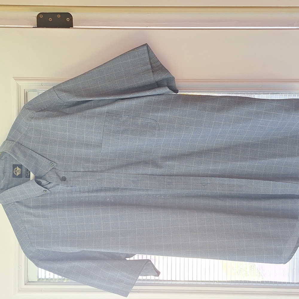 Short sleeve button-down